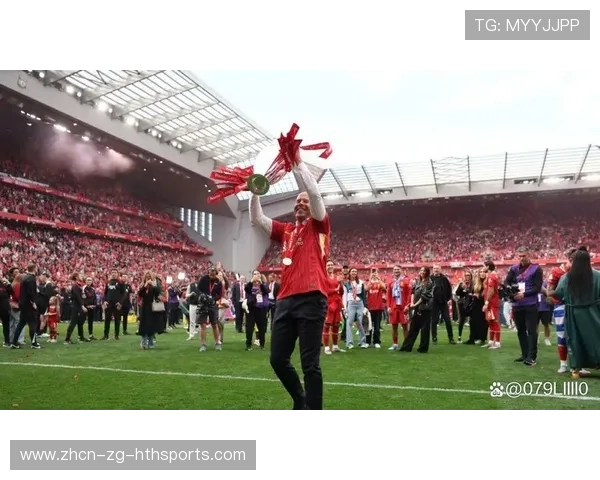 利物浦迪亚斯飞身扫射动作潇洒